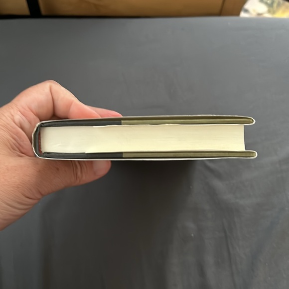 Anatomy of a Rose: Exploring the Secret Life of Flowers by Sharman Apt Russell - Picture 7 of 8